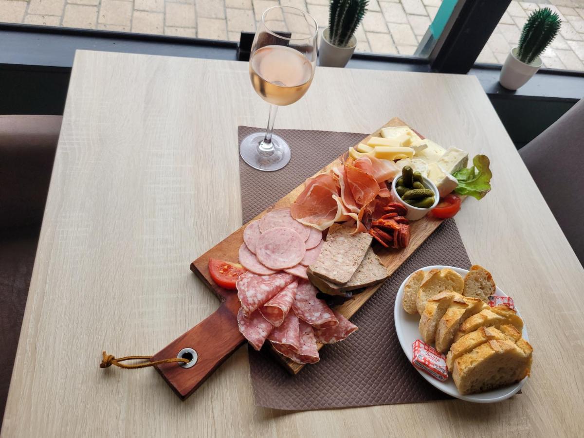 Le Petit Montmartre Hotel Dinard Ngoại thất bức ảnh